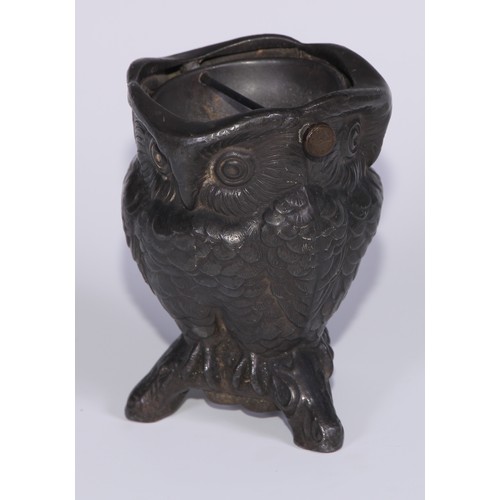 298 - A Chinese pewter novelty smoking companion, as an owl, revolving ashtray, 10cm high, character marks... 