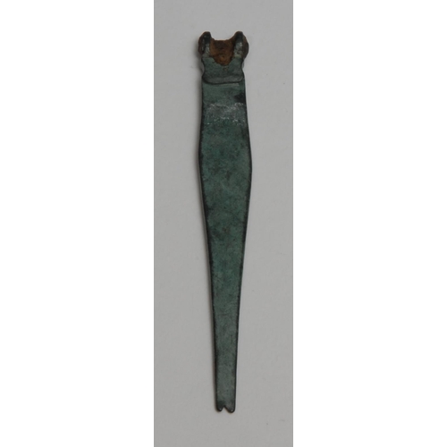 825 - Antiquities - a British late Roman/early Saxon bronze nail cleaner, found in Kent, 6.5cm long

Prove... 