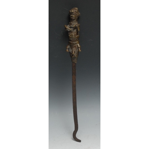 725 - Tribal Art - a Yoruba bronze and iron Ogboni Ori Society staff, cast as a male figure, hooked shaft,... 