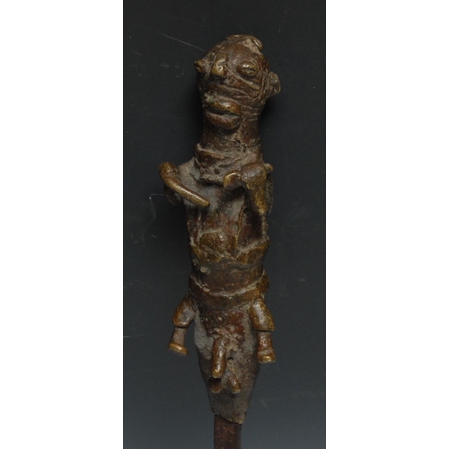 725 - Tribal Art - a Yoruba bronze and iron Ogboni Ori Society staff, cast as a male figure, hooked shaft,... 