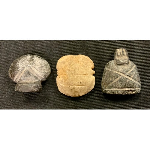 846 - Antiquities - Egyptian late period 644-332BC, dark stone amulet tablet, as an apron, carved crossed ... 