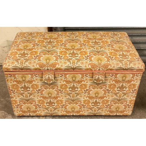 312 - A pine ottoman, 87cm wide, 46cm high, early 19th century