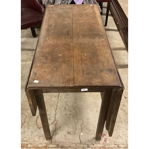 324 - An 18th century oak drop leaf table, 71cm high, c.1750