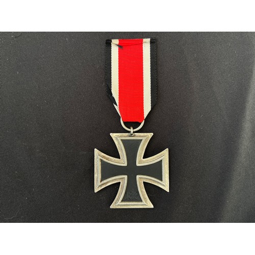 3039 - WW2 Third Reich Eisernes Kreuz 2. Klasse. Iron Cross 2nd Class 1939. No makers mark to ring. Complet... 