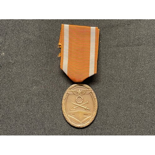 3068 - WW2 Third Reich Deutsches Schutzwall-Ehrenzeichen - West Wall Medal. Early issue example in Tombak a... 