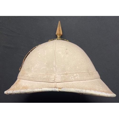 3078 - US M1887 Officers Sun Helmet. Gilt Infantry Helmet plate to front. Gilt Spike to crown. Air vent mak... 