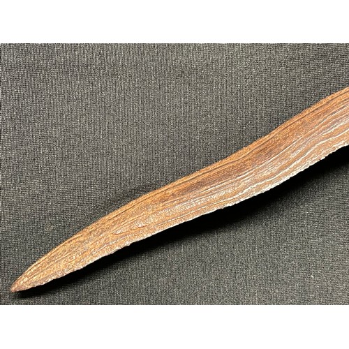 3095 - An Indonesian kris, 32cm wavy blade with pronounced pamor, hardwood hulu carved as a stylised lotus,... 