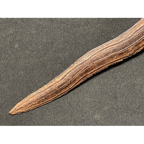 3095 - An Indonesian kris, 32cm wavy blade with pronounced pamor, hardwood hulu carved as a stylised lotus,... 