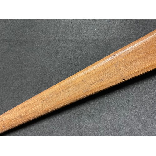 3095 - An Indonesian kris, 32cm wavy blade with pronounced pamor, hardwood hulu carved as a stylised lotus,... 