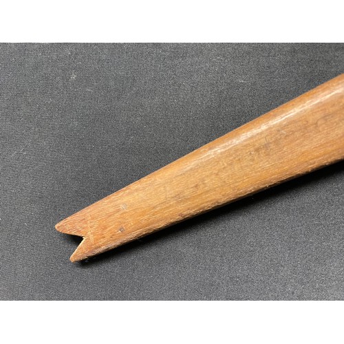 3095 - An Indonesian kris, 32cm wavy blade with pronounced pamor, hardwood hulu carved as a stylised lotus,... 