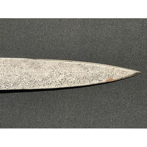 3105 - An early 18th century silver coloured metal mounted plug bayonet, 25cm blade, C-scroll cross-guard, ... 