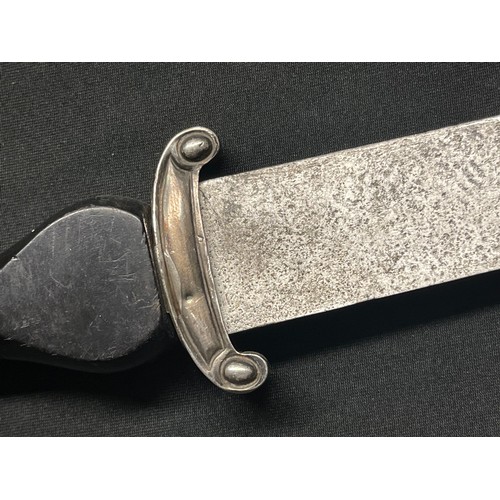 3105 - An early 18th century silver coloured metal mounted plug bayonet, 25cm blade, C-scroll cross-guard, ... 