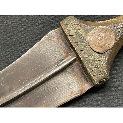 3106 - A Middle Eastern jambiya, 18.5cm curved blade with central ridge, horn handle, embellished scabbard,... 