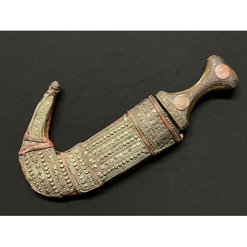 3106 - A Middle Eastern jambiya, 18.5cm curved blade with central ridge, horn handle, embellished scabbard,... 