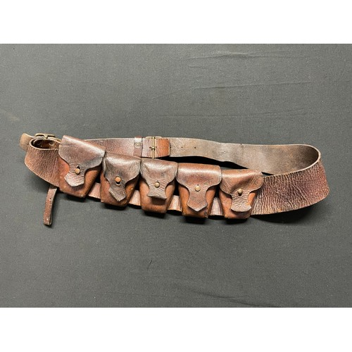 3132 - WW1 British 1903 Pattern British Army brown Leather bandolier. No maker marks or date visible.