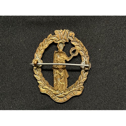 3143 - WW1 British Service Badges & Sweethearts to include: Silver War badge 354195 awarded to 276108 Pte J... 