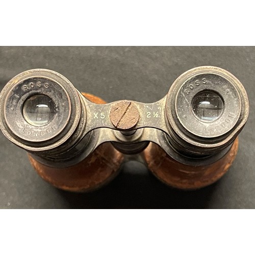 3147 - WW1 Imperial German Fernglas 08 binoculars, serial number 52196, maker marked 