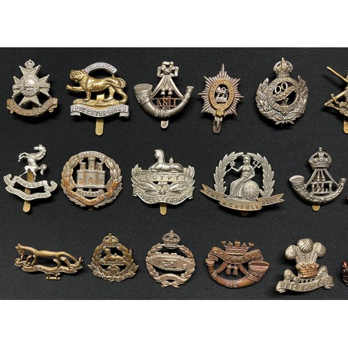 3219 - WW2 British Cap badges to include: Notts and Derbys: Leicestershire Regt: KSLI: Queens Own Dorset Ye... 