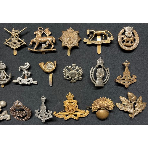 3219 - WW2 British Cap badges to include: Notts and Derbys: Leicestershire Regt: KSLI: Queens Own Dorset Ye... 