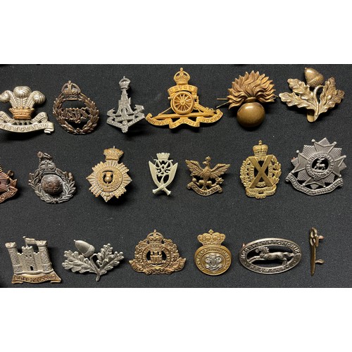 3219 - WW2 British Cap badges to include: Notts and Derbys: Leicestershire Regt: KSLI: Queens Own Dorset Ye... 