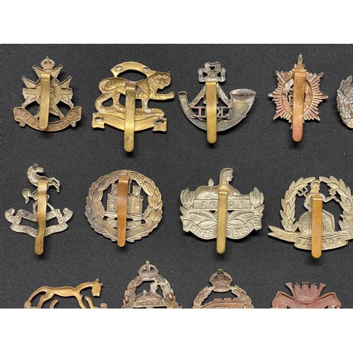 3219 - WW2 British Cap badges to include: Notts and Derbys: Leicestershire Regt: KSLI: Queens Own Dorset Ye... 