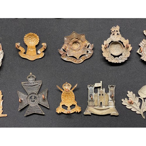 3219 - WW2 British Cap badges to include: Notts and Derbys: Leicestershire Regt: KSLI: Queens Own Dorset Ye... 