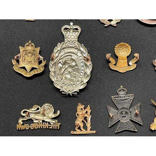 3219 - WW2 British Cap badges to include: Notts and Derbys: Leicestershire Regt: KSLI: Queens Own Dorset Ye... 