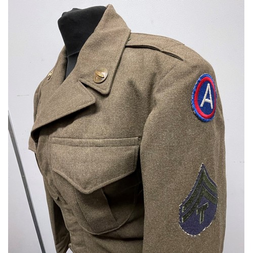 3224 - WW2 US Army Armoured Corps Ike jacket with originally sewn insignia: T5 rank stripes, Overseas servi... 