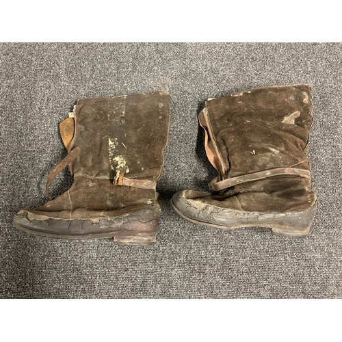 3231 - WW2 British RAF 1941 Pattern Flying Boots. Original soles and zips. Size 8.