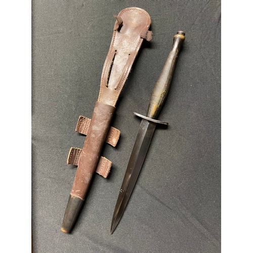 3235 - WW2 British 2nd Pattern Fairbairn Sykes fighting knife, maker marked on crossguard with WD Broad Arr... 