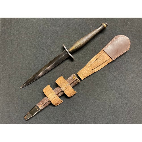 3235 - WW2 British 2nd Pattern Fairbairn Sykes fighting knife, maker marked on crossguard with WD Broad Arr... 