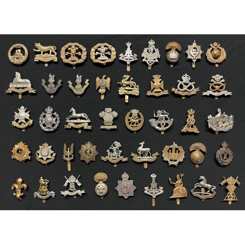 3257 - WW2 British Cap Badges along with some WW1 cap badge collection of 40 plus badges to include: Robin ... 