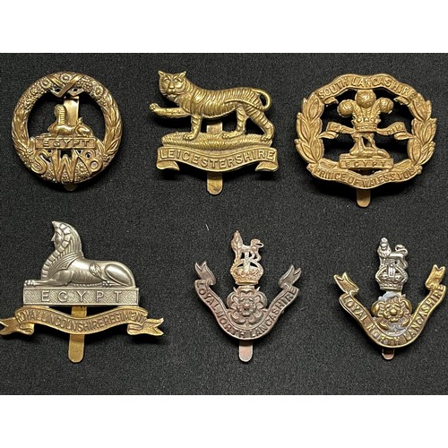 3257 - WW2 British Cap Badges along with some WW1 cap badge collection of 40 plus badges to include: Robin ... 