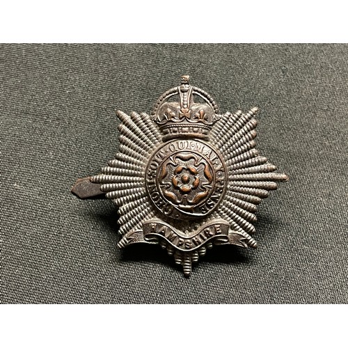 3257 - WW2 British Cap Badges along with some WW1 cap badge collection of 40 plus badges to include: Robin ... 