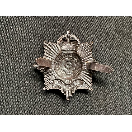 3257 - WW2 British Cap Badges along with some WW1 cap badge collection of 40 plus badges to include: Robin ... 