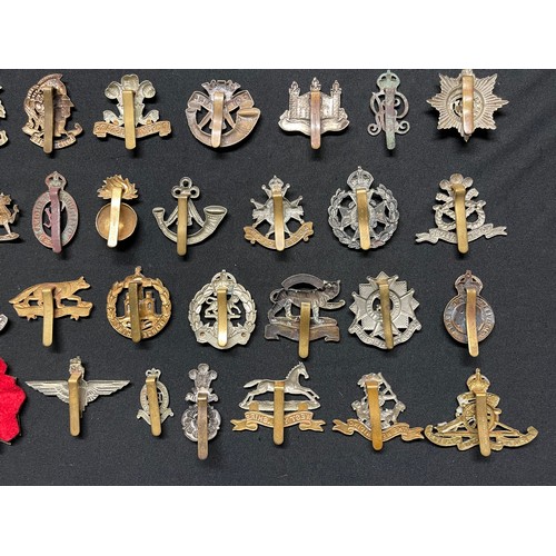 3258 - WW2 British Cap Badges plus WW1 badges to include: East Surrey Regt: 27th Lancers: WW1 Economy Royal... 