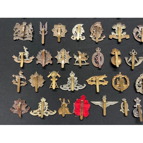 3258 - WW2 British Cap Badges plus WW1 badges to include: East Surrey Regt: 27th Lancers: WW1 Economy Royal... 