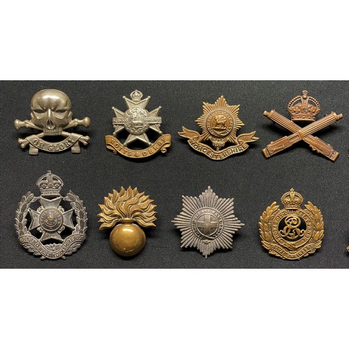 3259 - WW2 British Cap Badges plus WW1 British cap badges to include: 17th/21st Lancers: Notts & derbys: WW... 