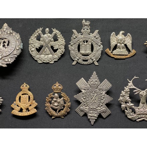 3259 - WW2 British Cap Badges plus WW1 British cap badges to include: 17th/21st Lancers: Notts & derbys: WW... 