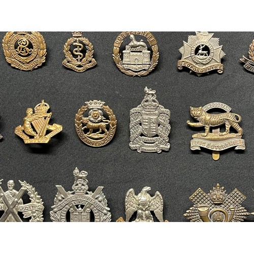 3259 - WW2 British Cap Badges plus WW1 British cap badges to include: 17th/21st Lancers: Notts & derbys: WW... 