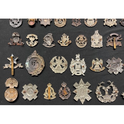 3259 - WW2 British Cap Badges plus WW1 British cap badges to include: 17th/21st Lancers: Notts & derbys: WW... 