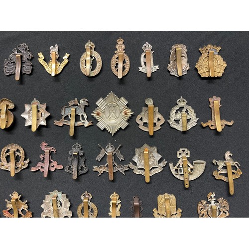 3260 - WW2 British Cap Badges plus some WW1 badges to include: Aryll & Sutherland Highlanders: Seaforth Hig... 