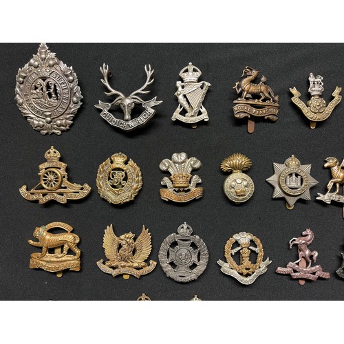 3260 - WW2 British Cap Badges plus some WW1 badges to include: Aryll & Sutherland Highlanders: Seaforth Hig... 