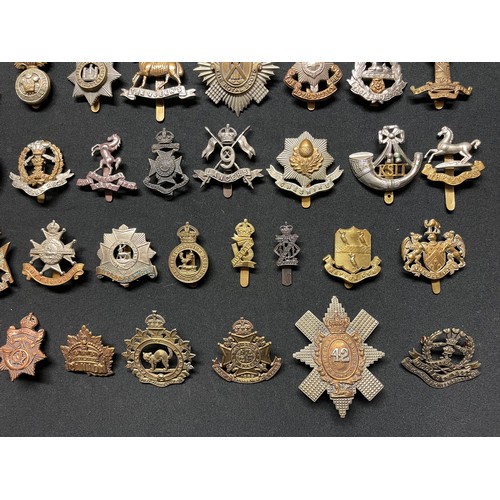 3260 - WW2 British Cap Badges plus some WW1 badges to include: Aryll & Sutherland Highlanders: Seaforth Hig... 