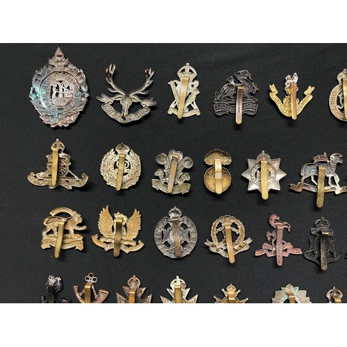 3260 - WW2 British Cap Badges plus some WW1 badges to include: Aryll & Sutherland Highlanders: Seaforth Hig... 