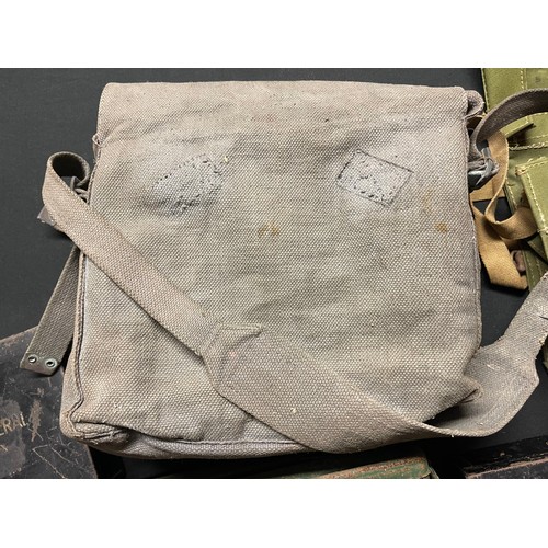 3268 - WW2 British Lightweight Gas Mask Bag dated 1943: RAF Small Pack (no divider and tabs to reverse remo... 