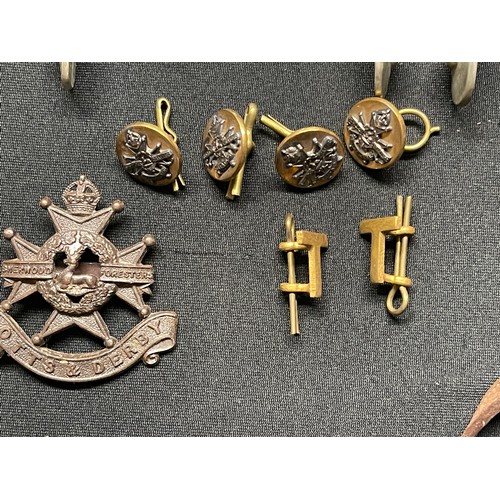 3270 - WW2 British Officers Bronze collar dogs and cap badges, Notts & Derby Regt, Royal Signals, along wit... 