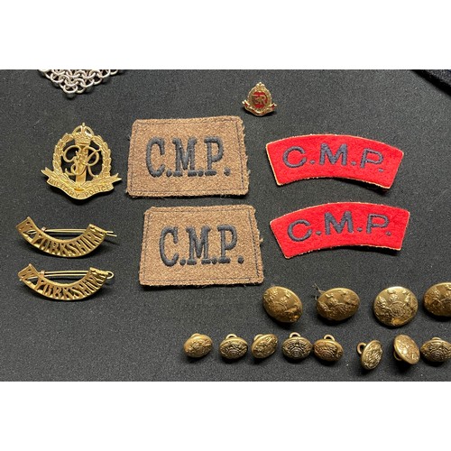 3274 - WW2 British Royal Armoured Corps Cap Badges, buttons, pair of brass shoulder titles and single offic... 