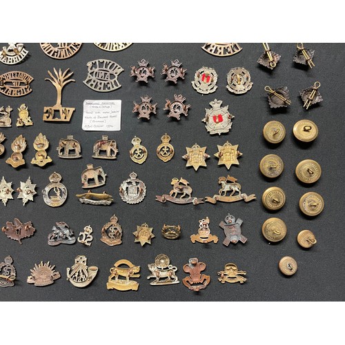 3279 - WW2 British Metal Shoulder titles, Collar Dogs and Buttons plus some WW1 examples to include shoulde... 