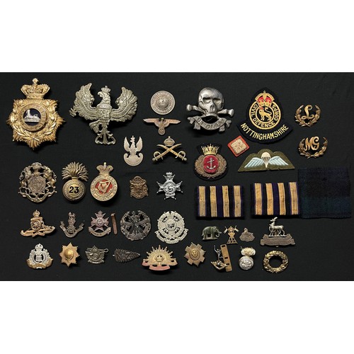 3282 - WW2 British and other militaria to include: various cap badges all a/f: WW2 Polish cap badge a/f: WW... 